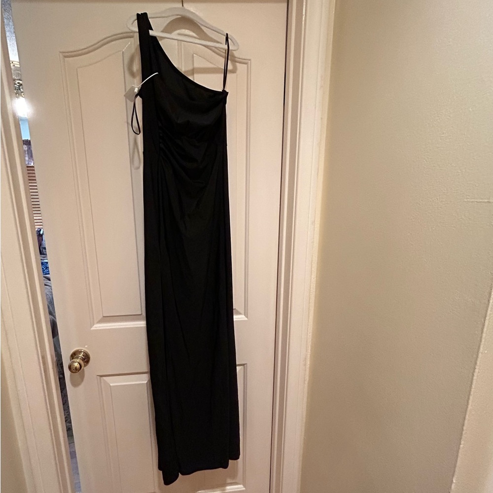 Dress- NWT SHEIN black one shoulder long dress size xs